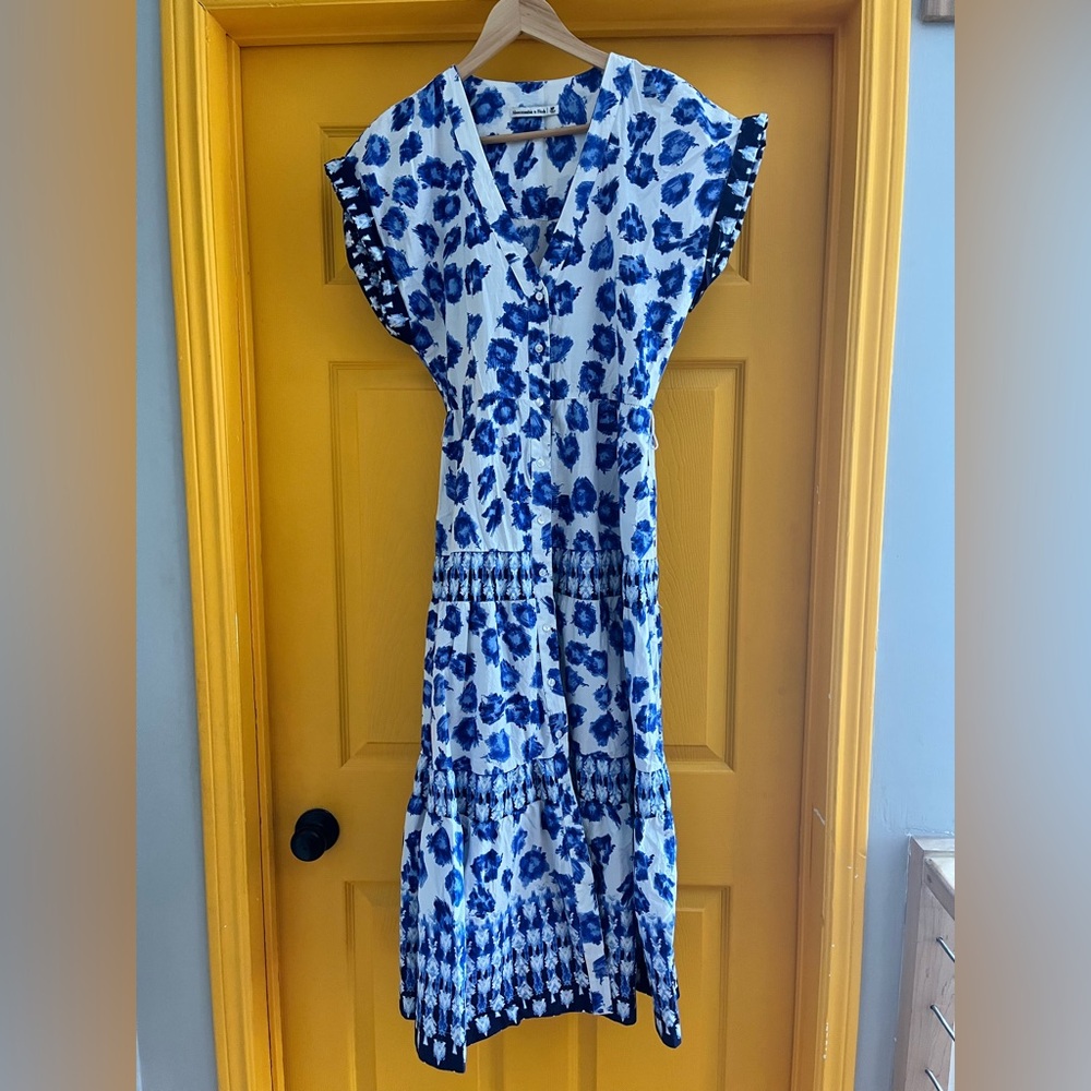 Abercrombie & Fitch Blue and White Patterned Summer Dress